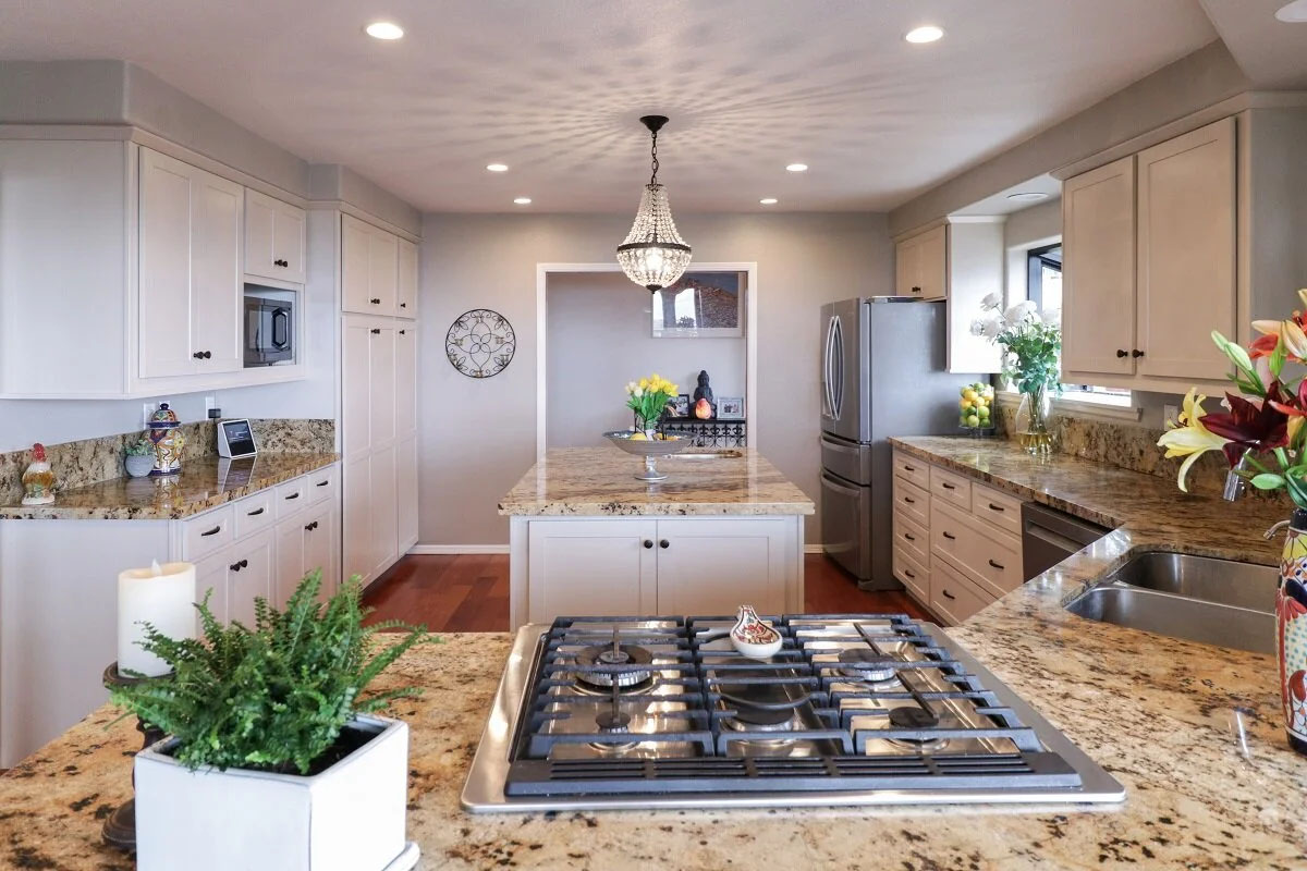 Modern kitchen remodel in Chicago by AMG Proline
