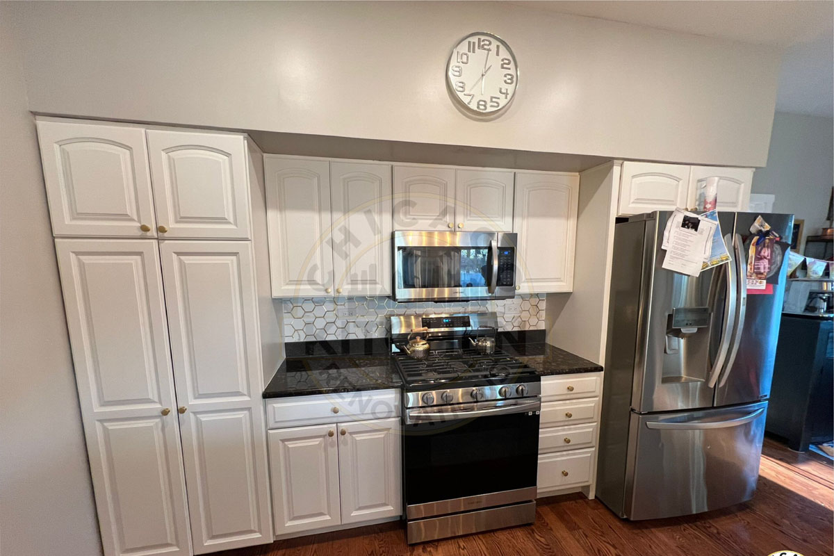 Modern white kitchen remodel in Oak Park, IL by AMG Proline
